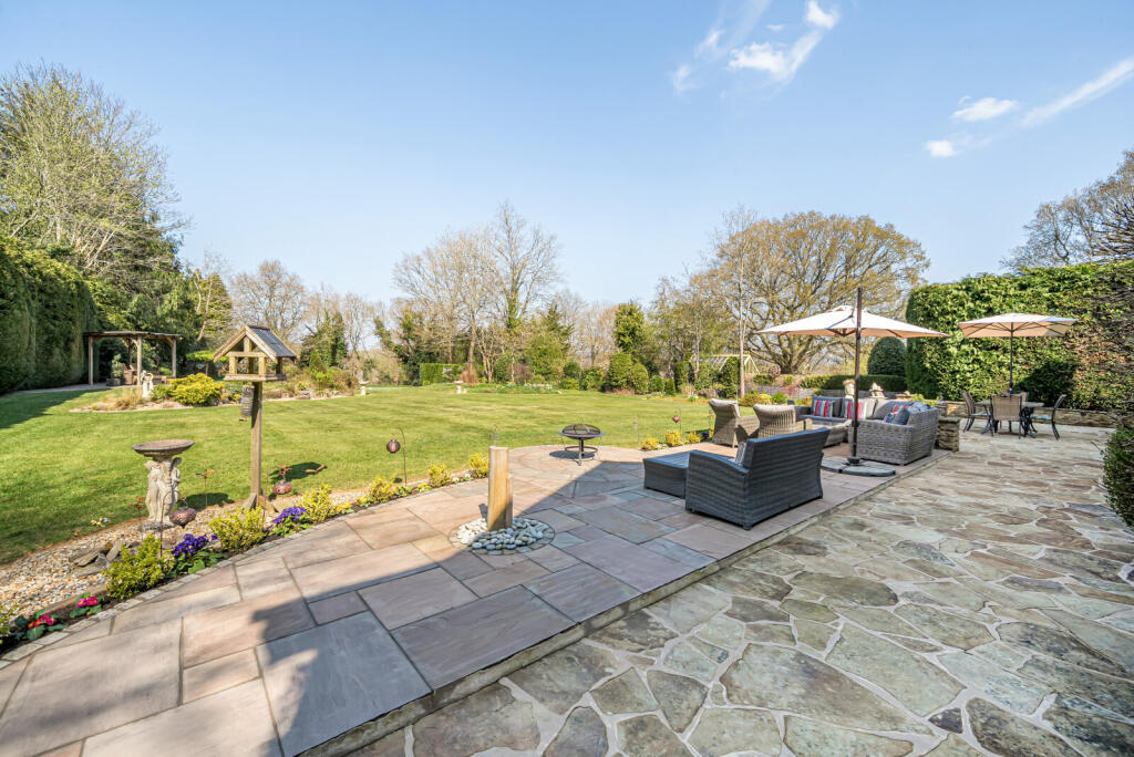 1270330 (11)aa.jp...