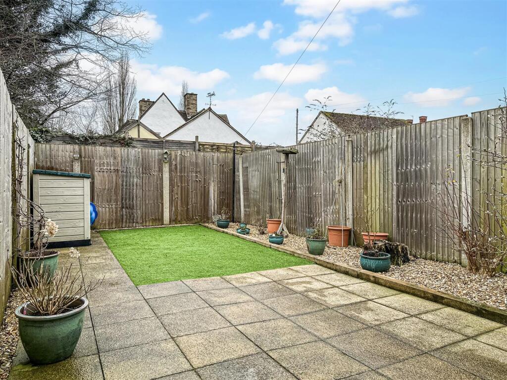 Lovely Enclosed Garden 692