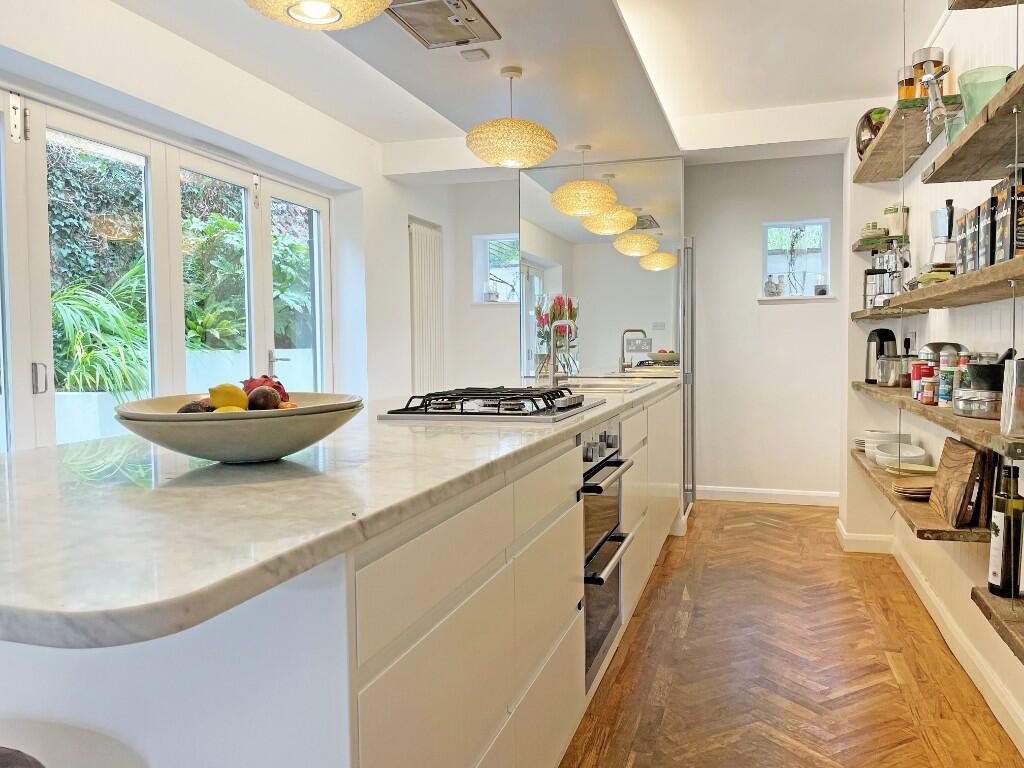 Kit/Breakfast Room
