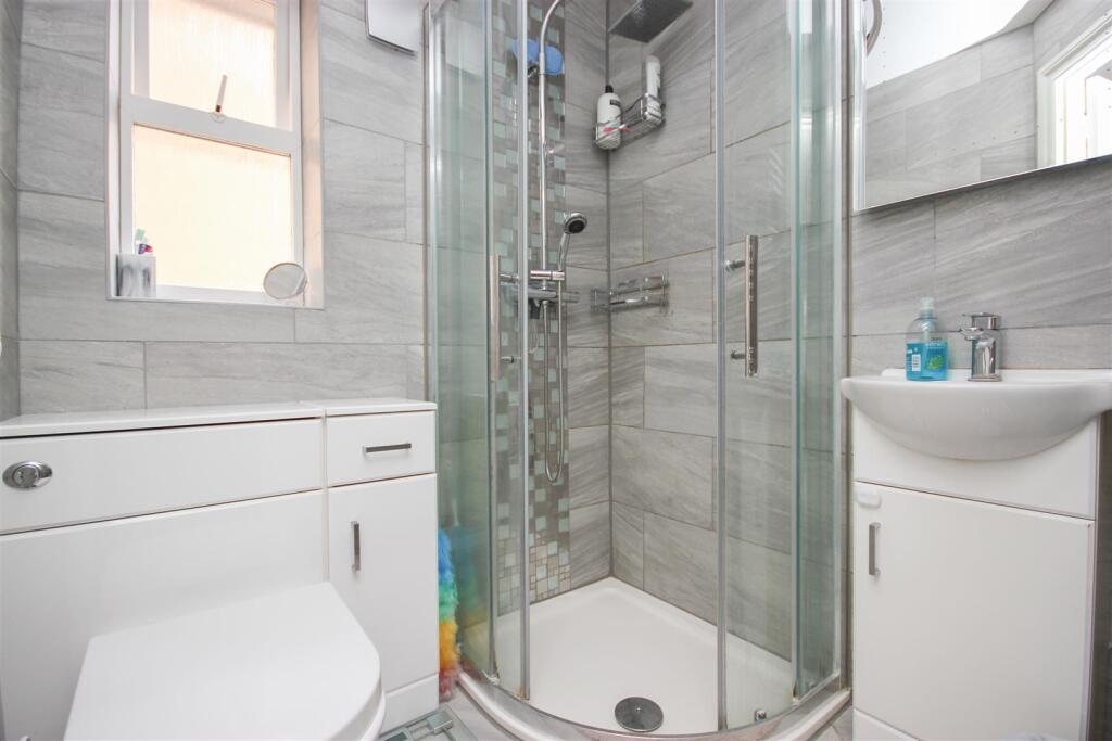 ensuite.JPG
