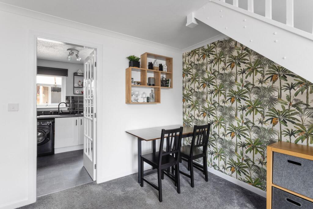 Lounge / Dining Area