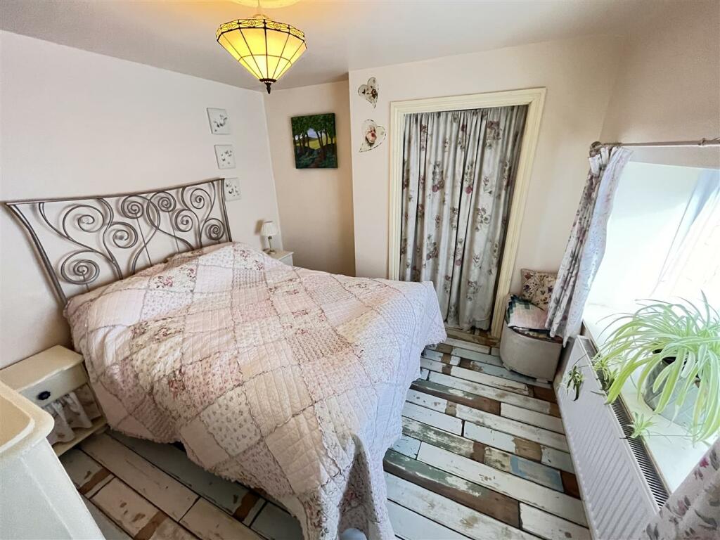 REAR BEDROOM 3