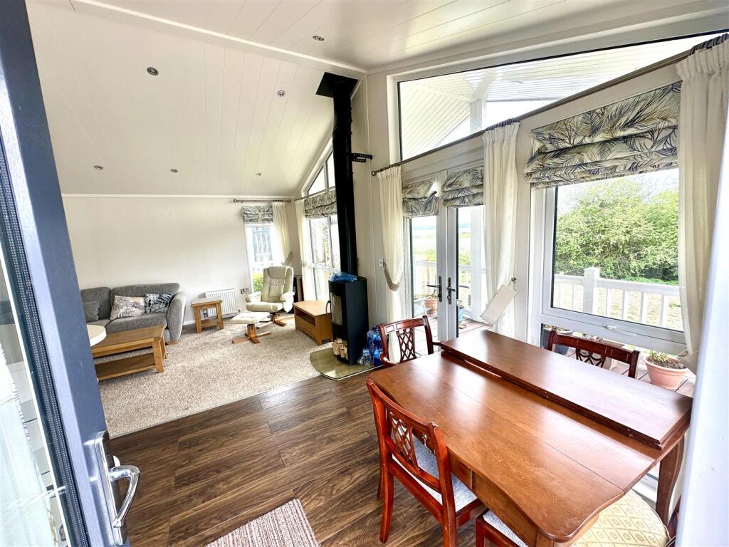 OPEN PLAN KITCHEN/LIVING/DINING ROOM