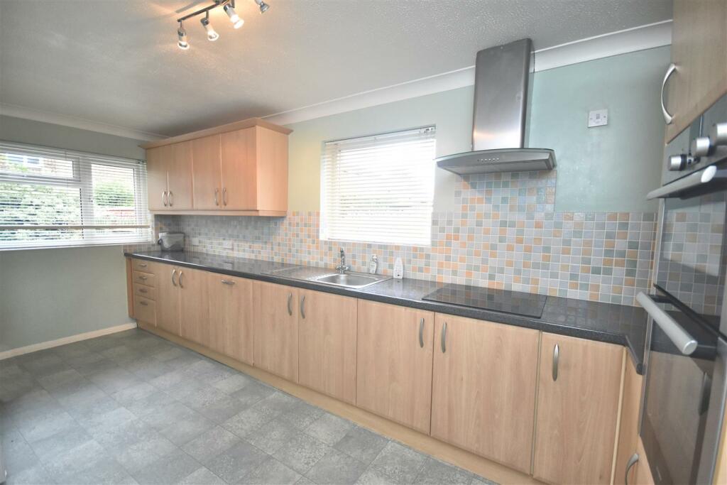 Kitchen 1.jpg