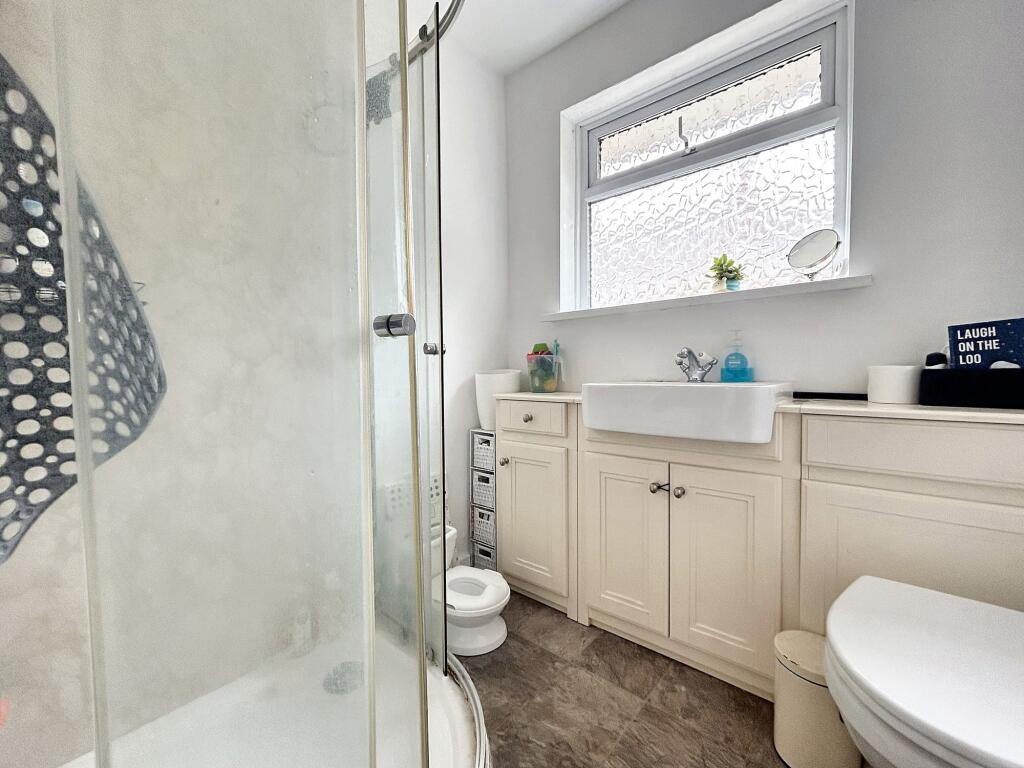 SHOWER ROOM