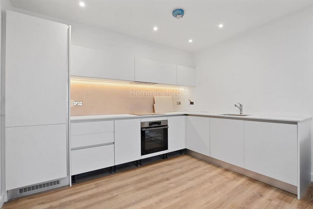 08-7e99GCHMF - 3 Solent Lodge - Reception 2 -Origi