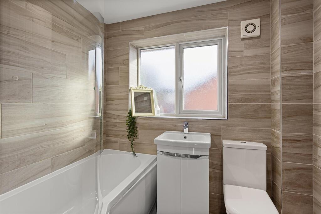 40_Holyrood_Drive_31.jpeg