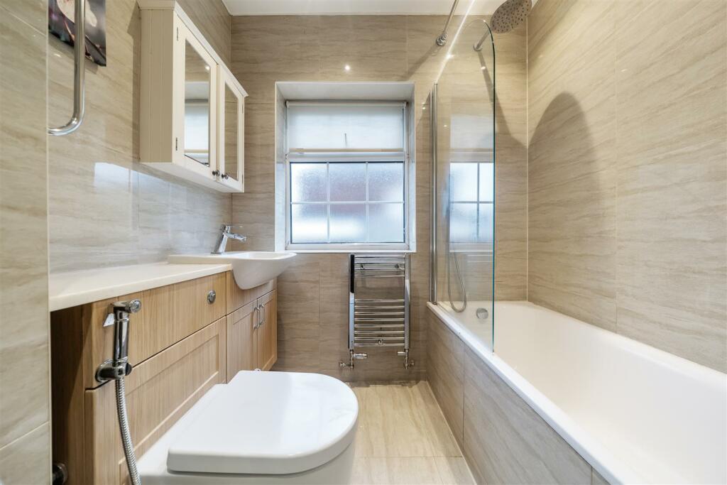 Bathroom 2.jpg