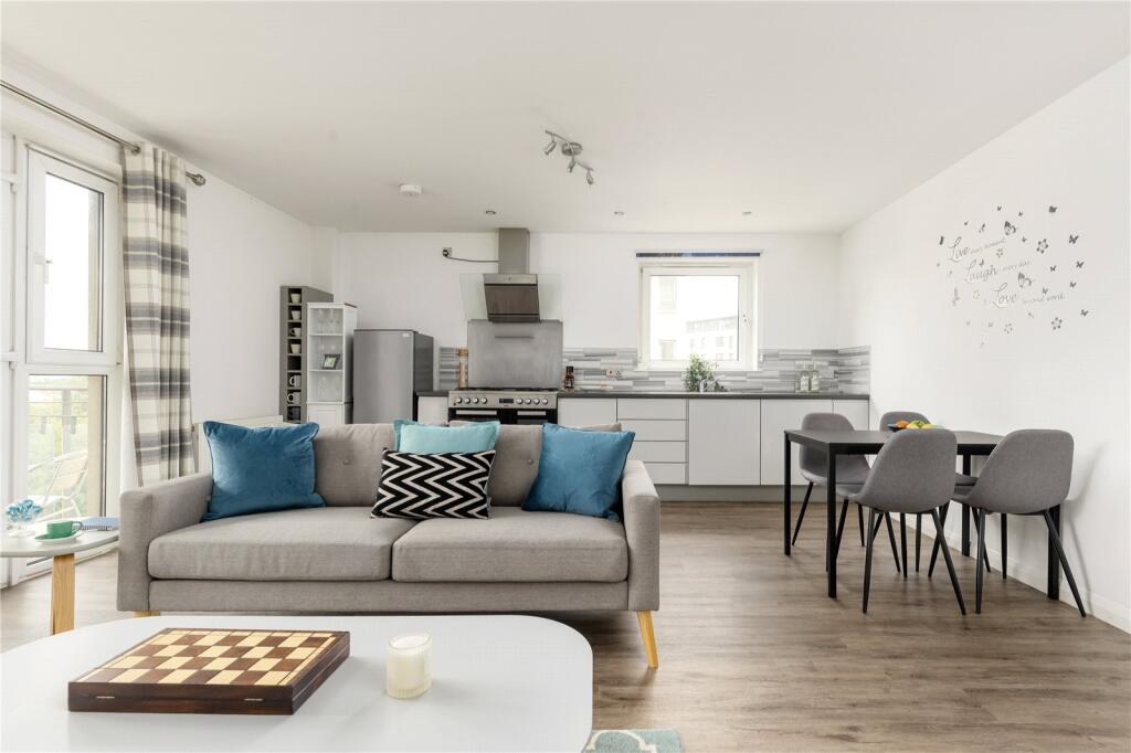Lounge/Kitchen Alt