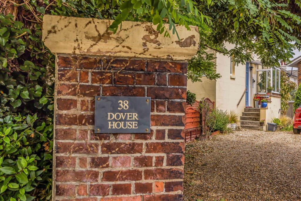 Flat 3, 38. Lennox Road North, Southsea-Small-Port