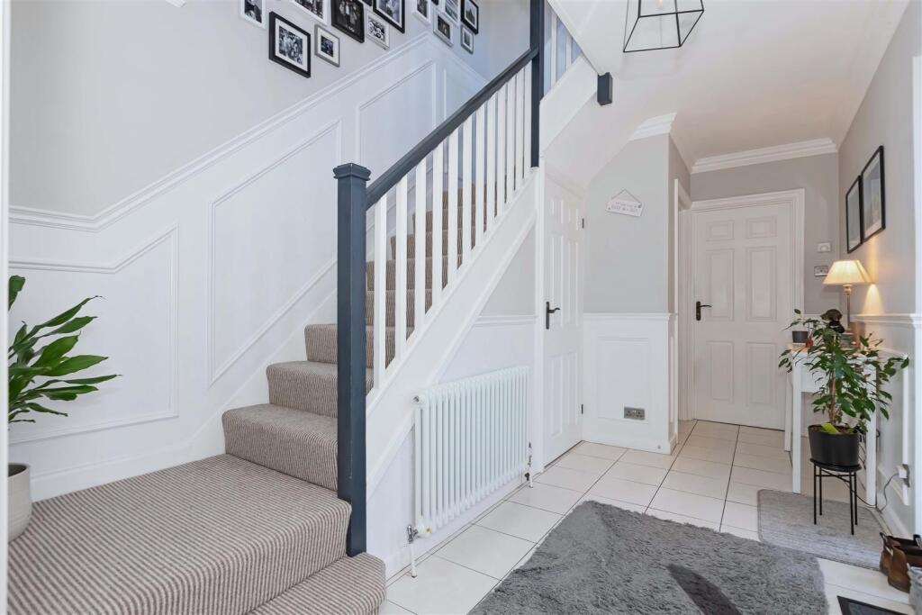 Hurston Close_20.jpg