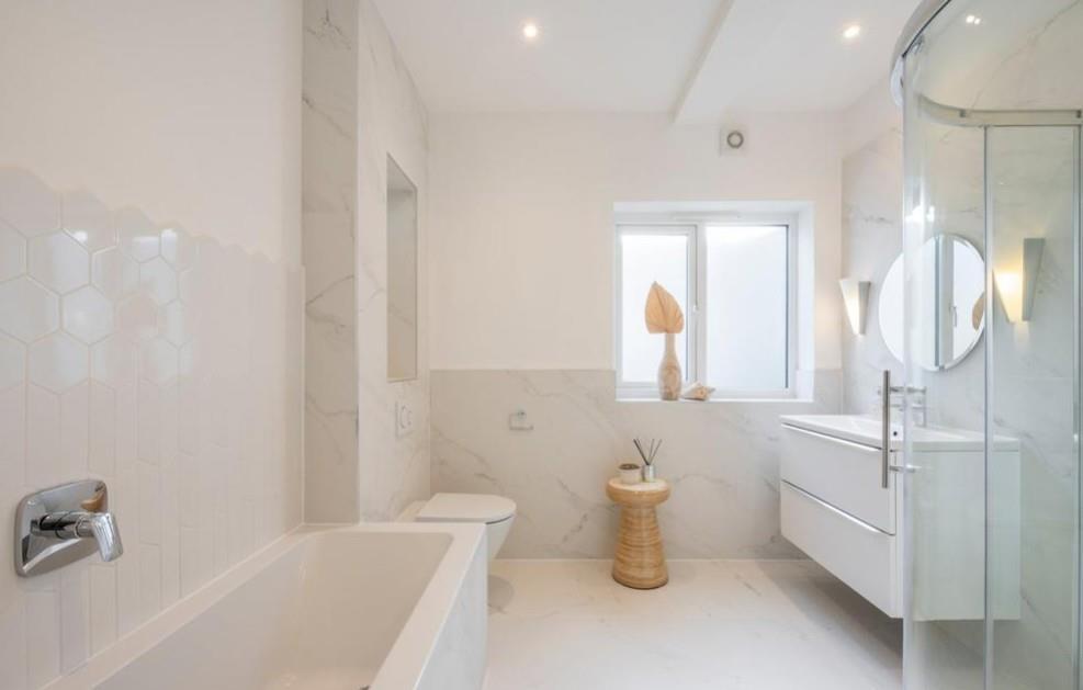 bathroom 2.jpg