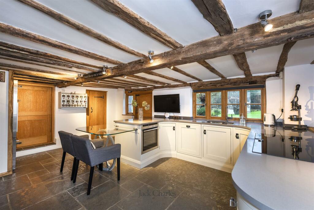 Little Bewl Farmhouse, TN3 8JL 008.jpg