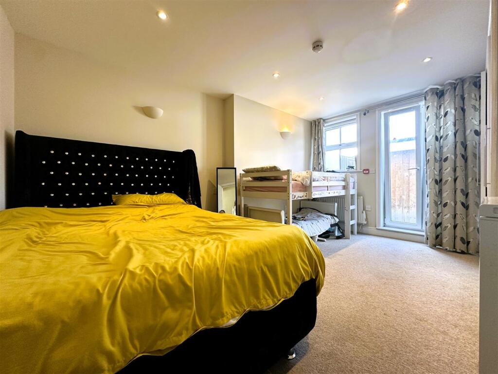 Bedroom 1.jpg