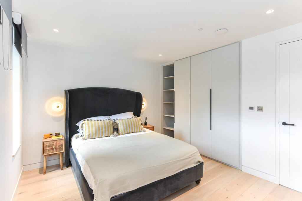 Flat 4 Carnaby Lo...