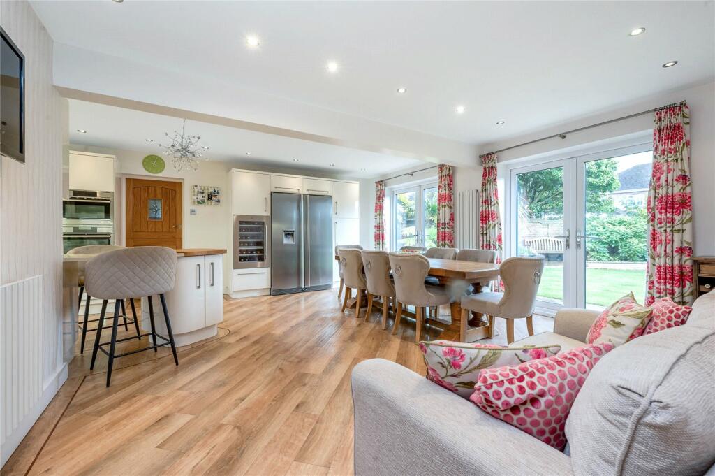 Kitchen/Dining Area