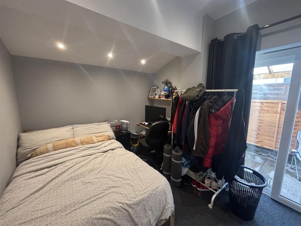 Bedroom 1.jpg