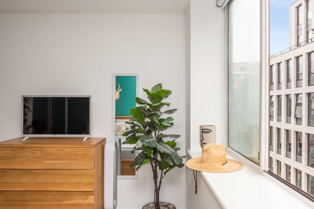 bedroom (2).jpg