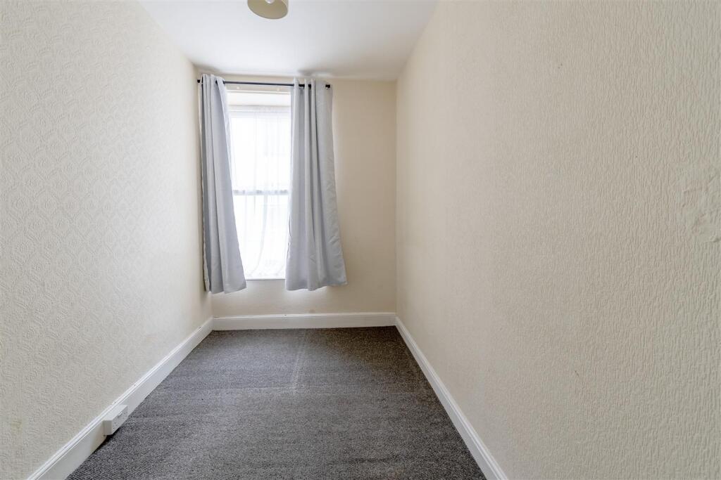 Bedroom 4.jpg