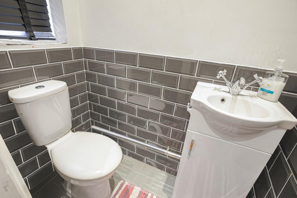 Guest Cloakroom/WC