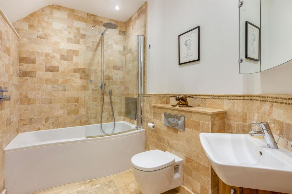 76950_3 The Courtyard Moor Park (27)_low.jpg