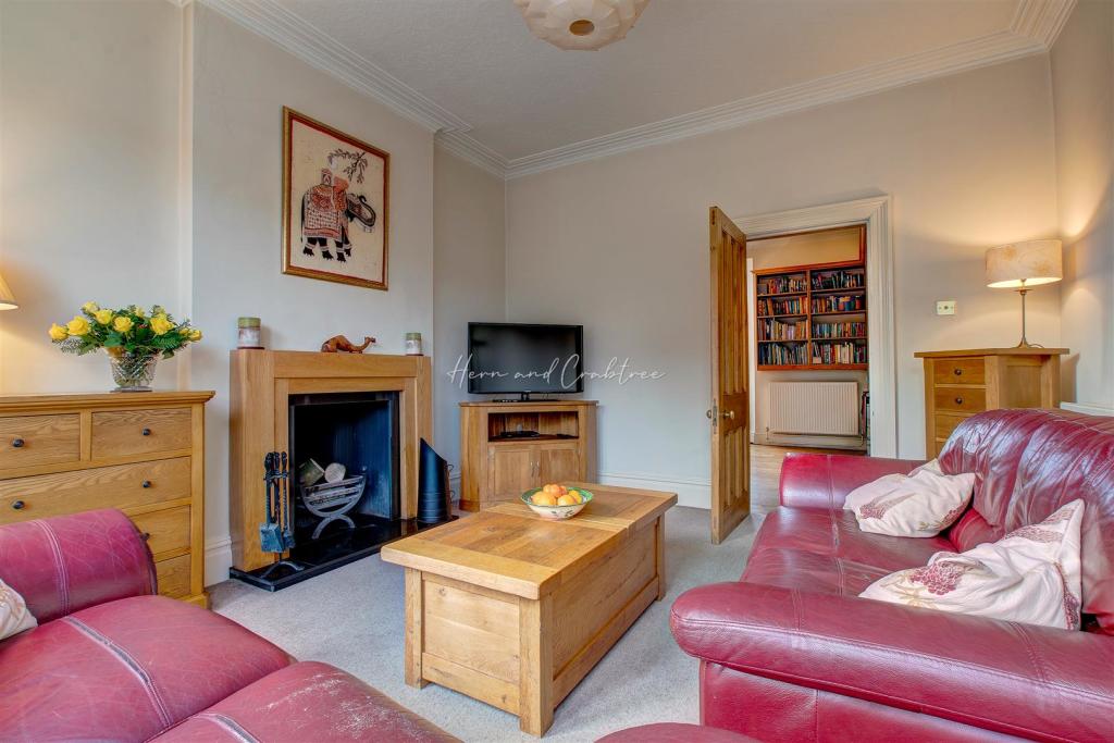 Llandennis Road, Cyncoed, HernCrabtree (10).jpg