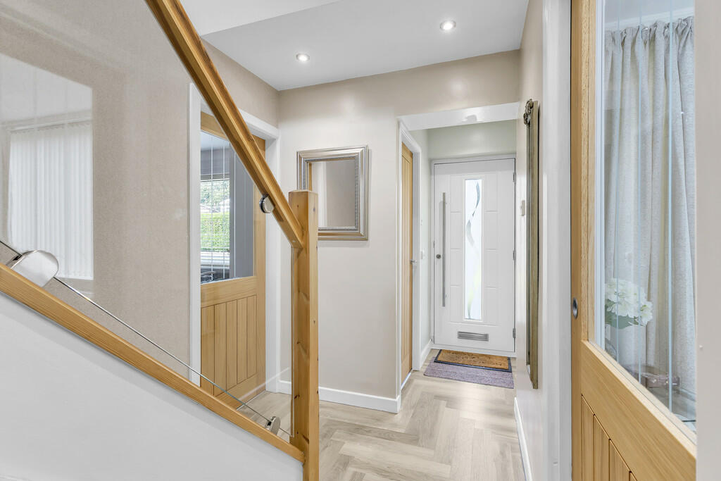 8 Shawclough Driv...