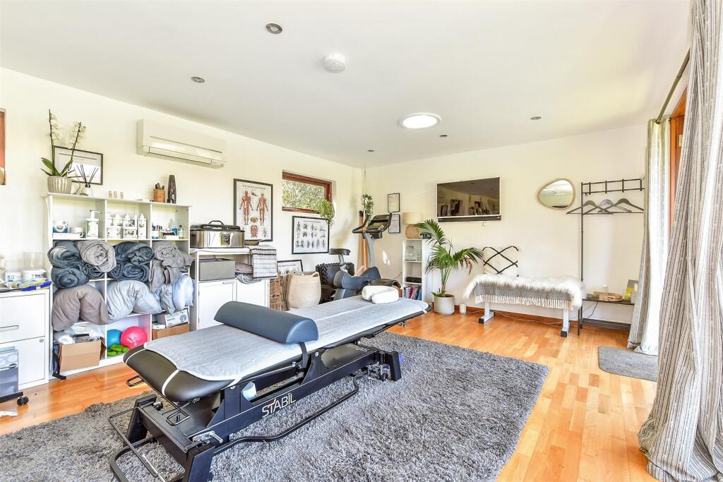 Workshop/Outbuildings