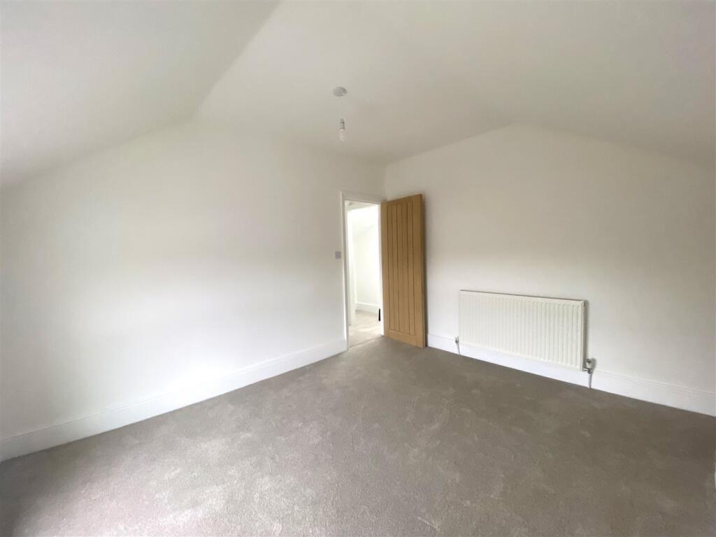 BEDROOM.jpeg
