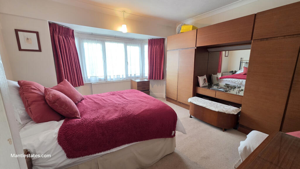 FRONT BEDROOM (1)