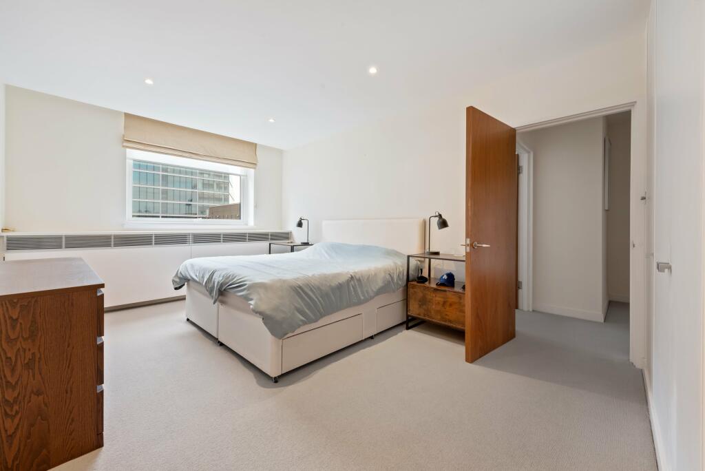 Palace Street 20, 60