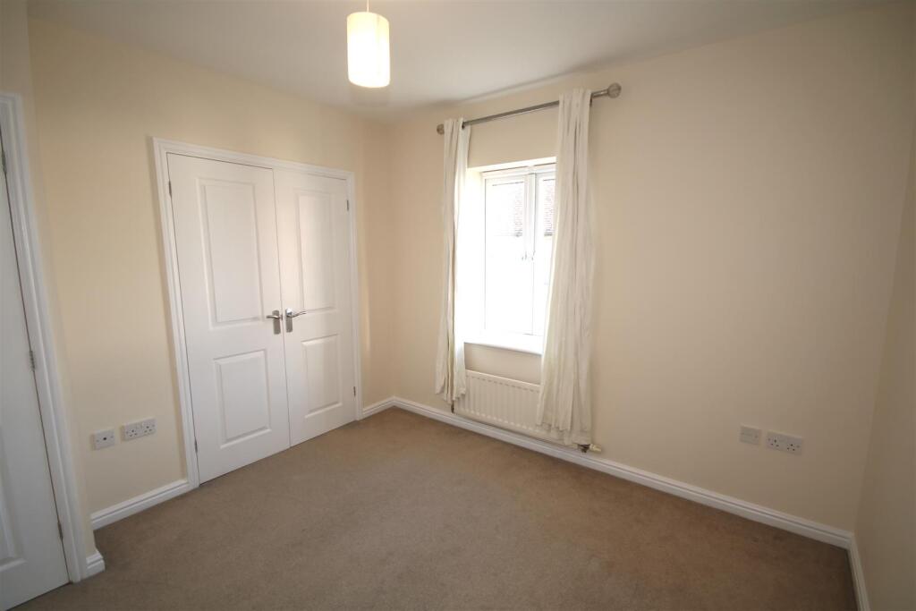 Bedroom 2b.JPG