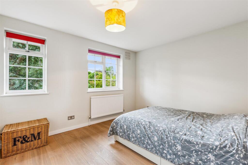 Cosmur Close, W12 - FOR SALE