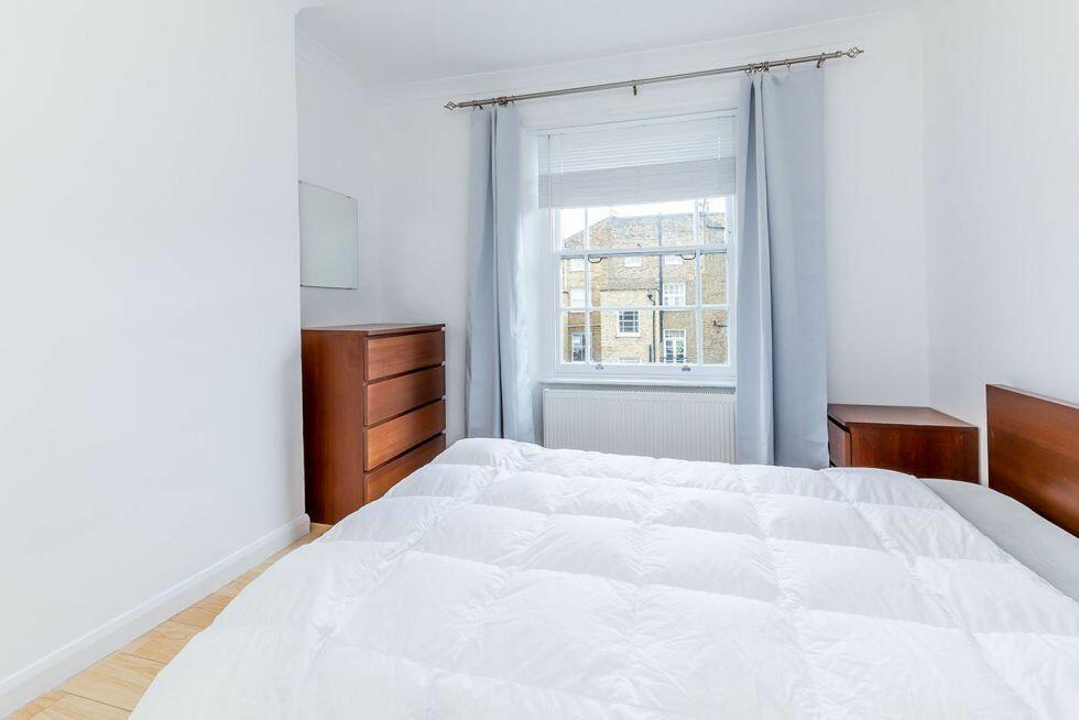 LOVELY DOUBLE BEDROOM