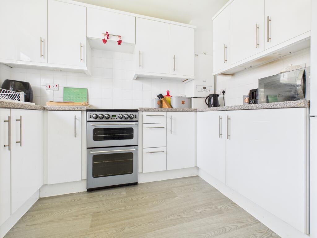 CAM03729G0-PR0119-STILL004