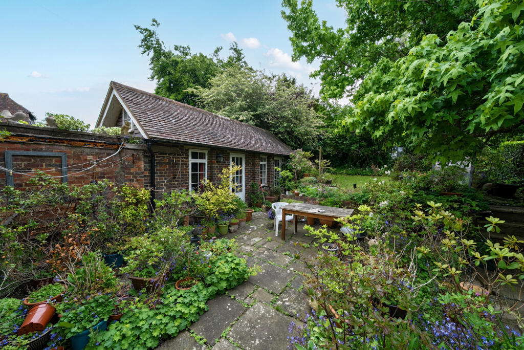 1300454-5-684696a...