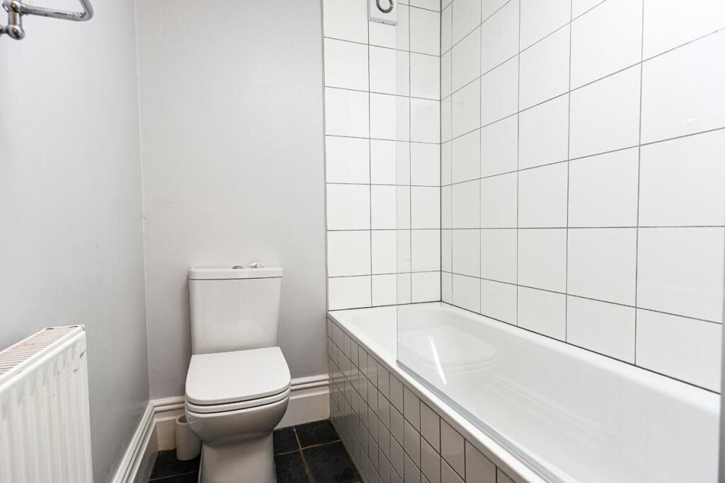 Bathroom_2.jpg