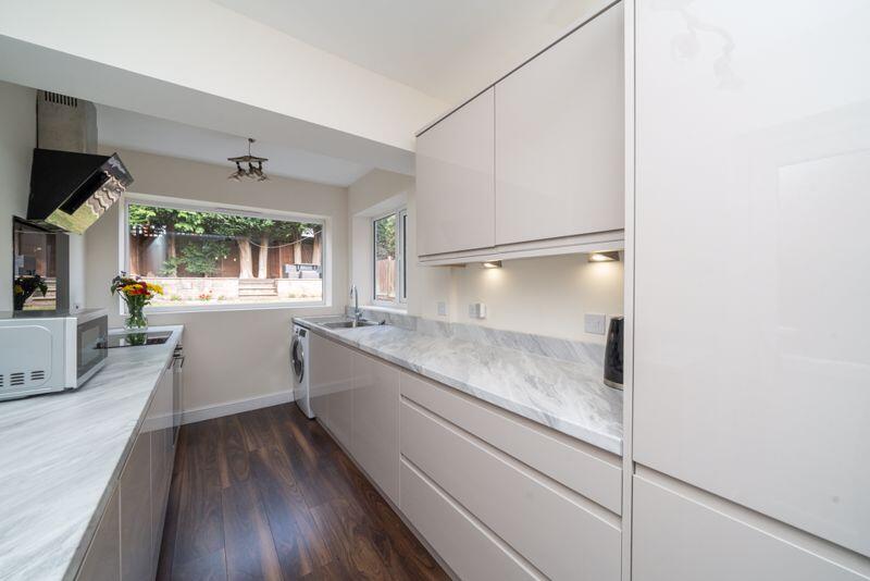 EXTENDED DINING KITCHEN