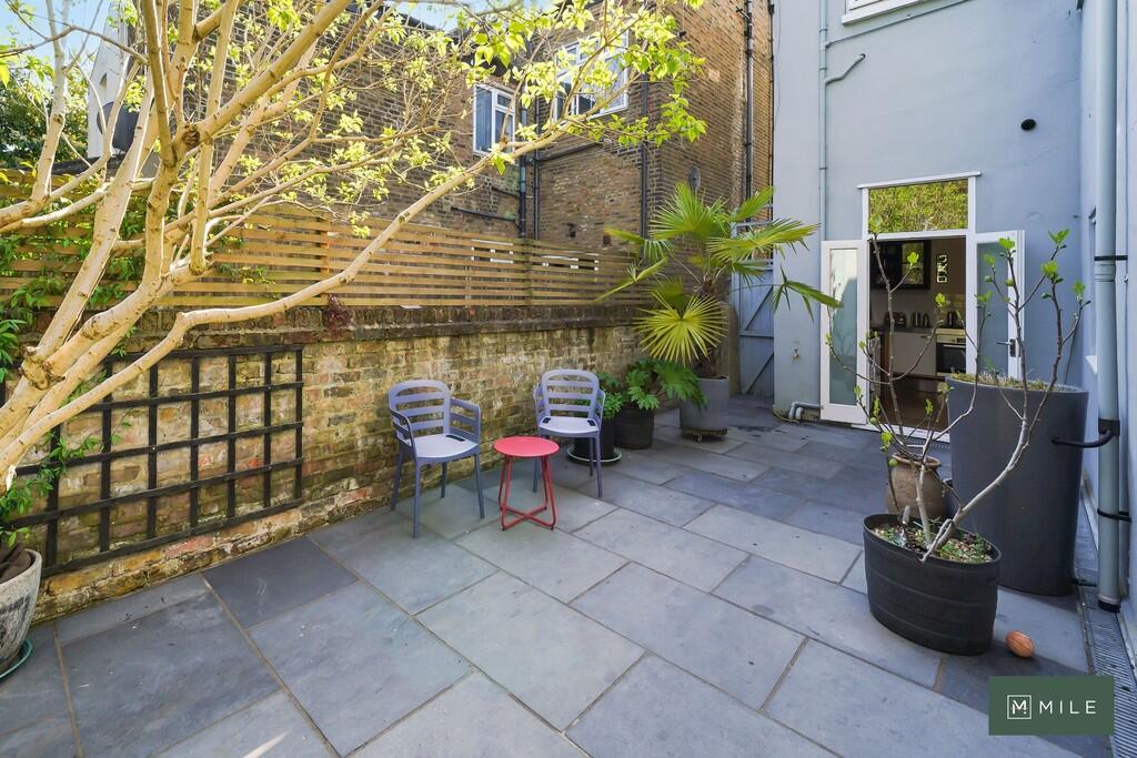 Flat A, 21 Park R...