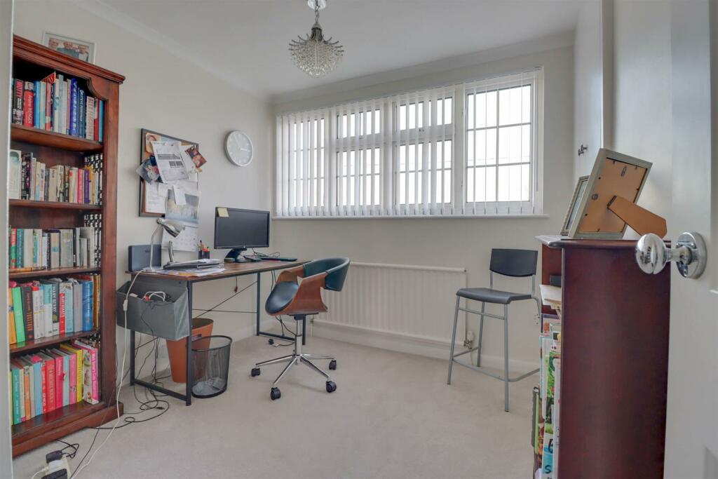 77 SOUTHEND ROAD INSIDE-14.jpg