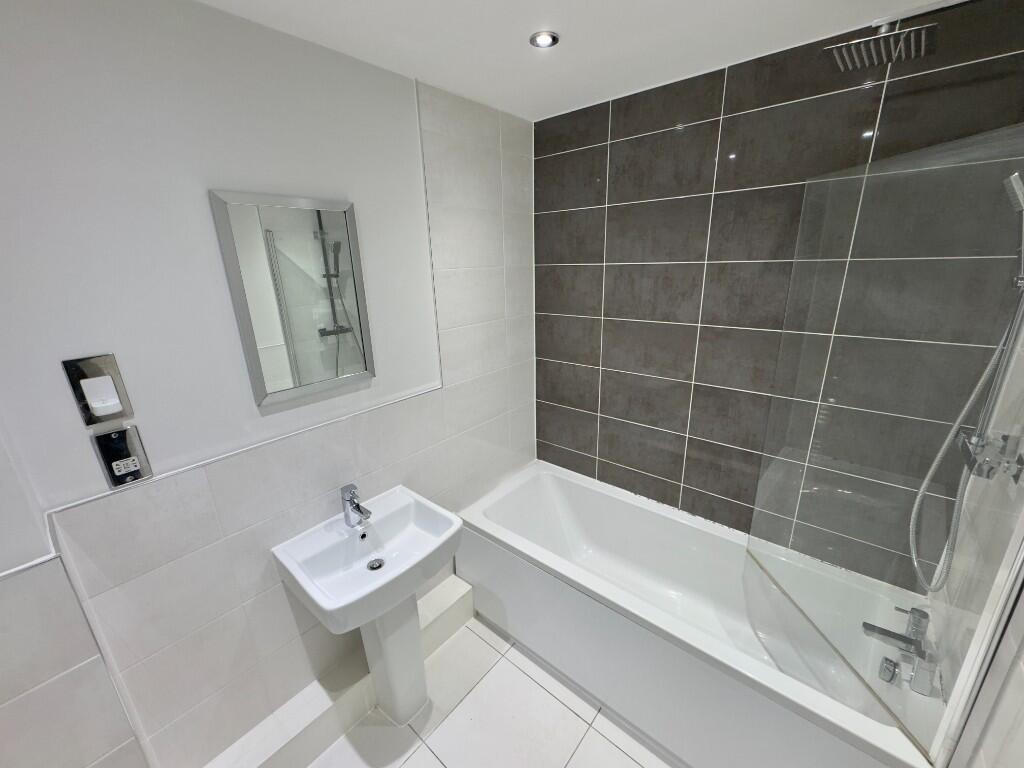 BATHROOM 2