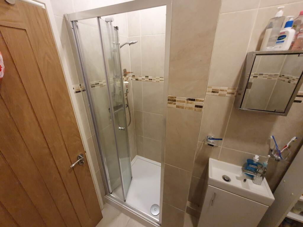 First floor rear bed
