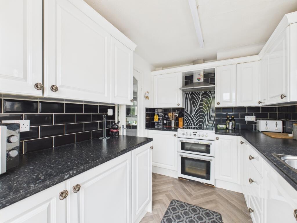 CAM03729G0-PR0063-STILL006