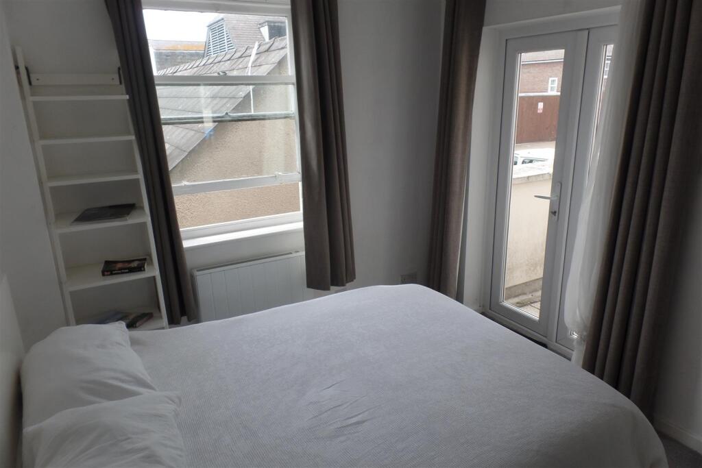 Bedroom Alternate shot.JPG