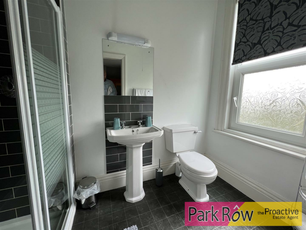 en suite six_inPixio.png