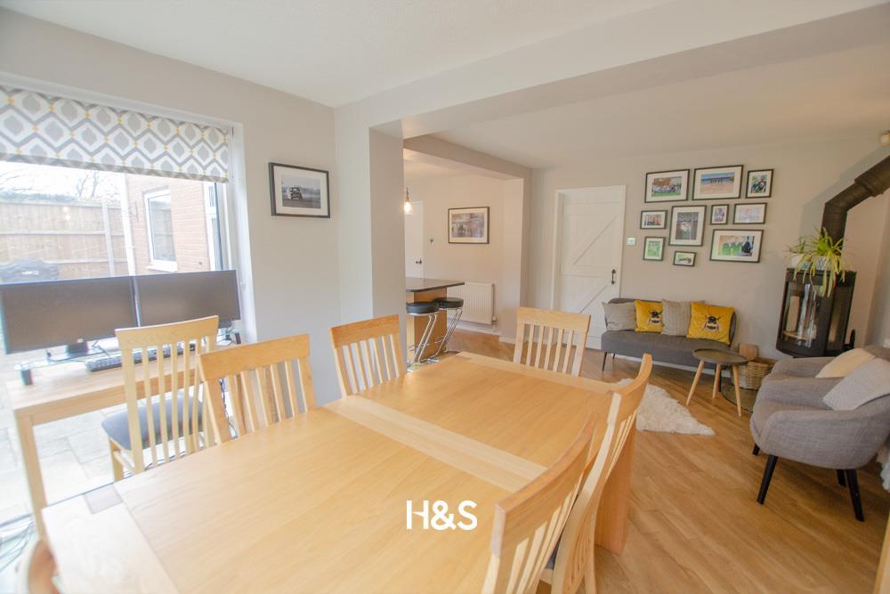 6 Starbold - dining area 3.jpg