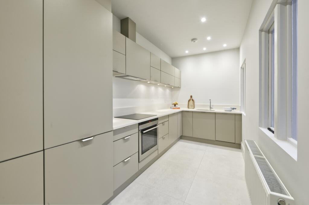 1@27 lennox garde...