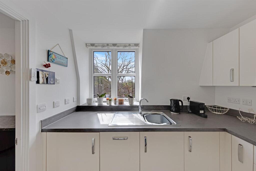 14-4ce8PFMSC 27 Ceasars Place -52-medium.jpg