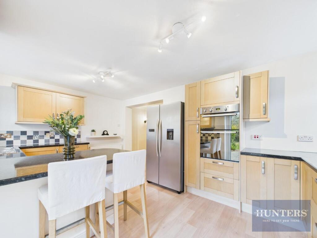 Kitchen / Breakfast Area