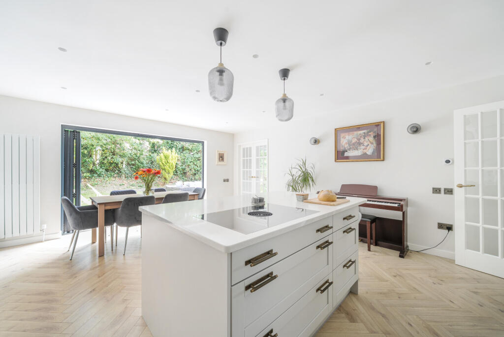 1312294-10-685bfe...